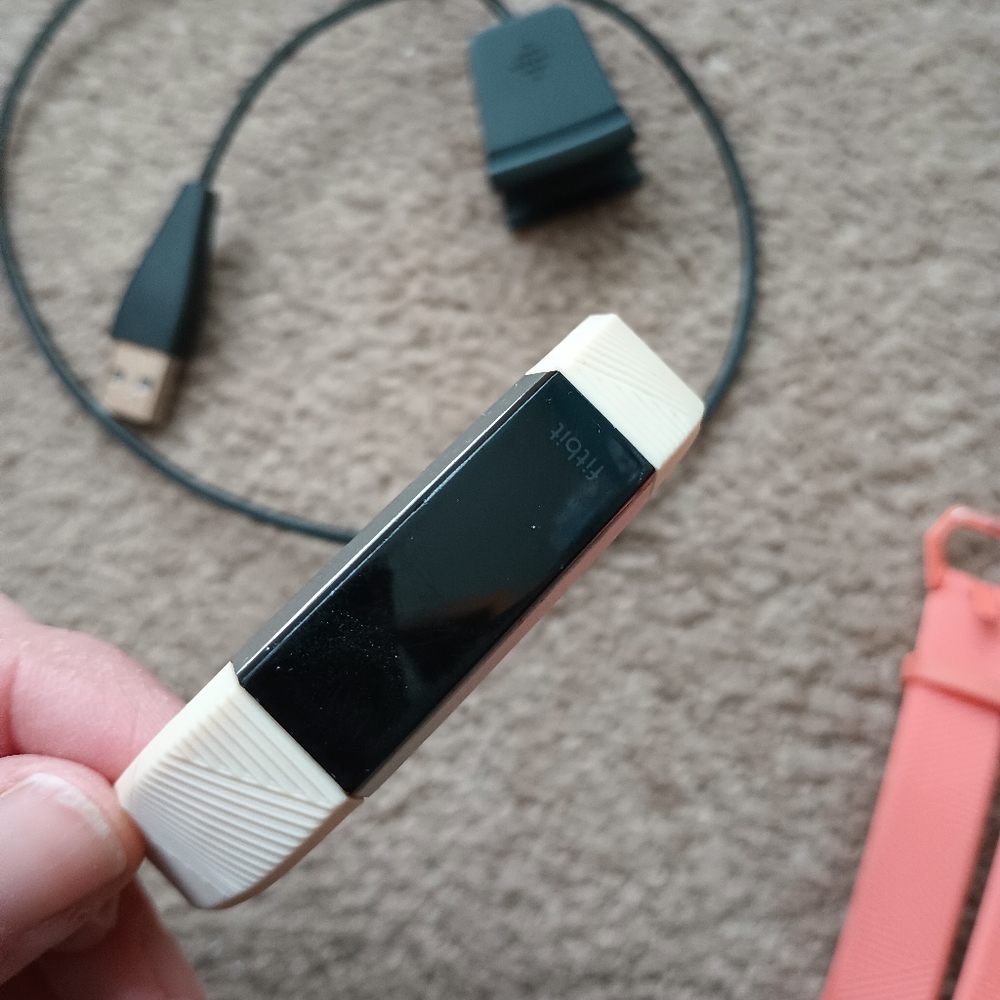 Fitbit Alta - Picture 1 of 2